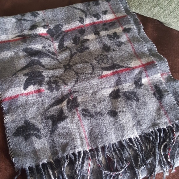 Scarf - Picture 1 of 3